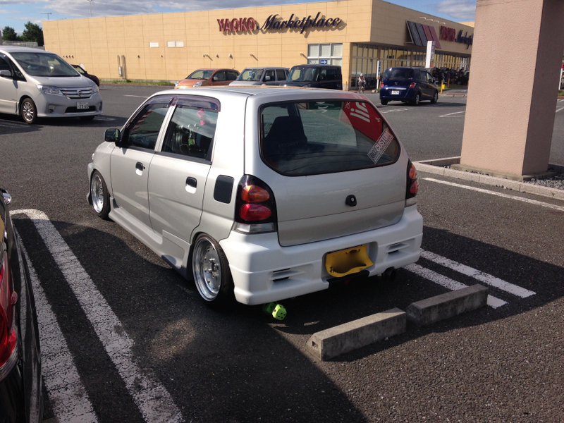 Illustration for article titled Can This Stanced Suzuki Kei Car Get Any Crazier?